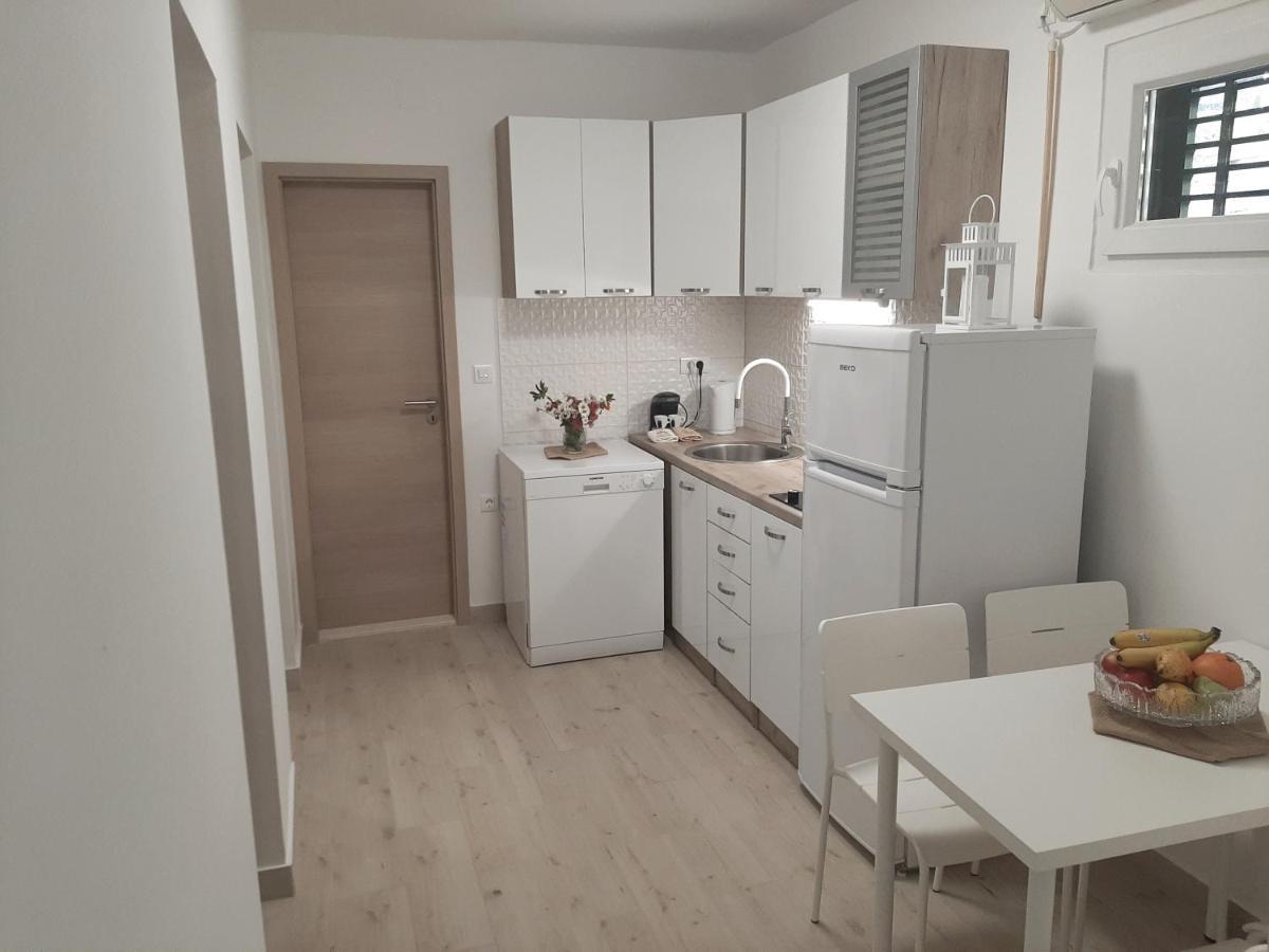 Apartman Maslina Pisak Exterior foto
