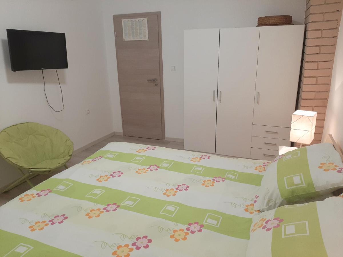 Apartman Maslina Pisak Exterior foto