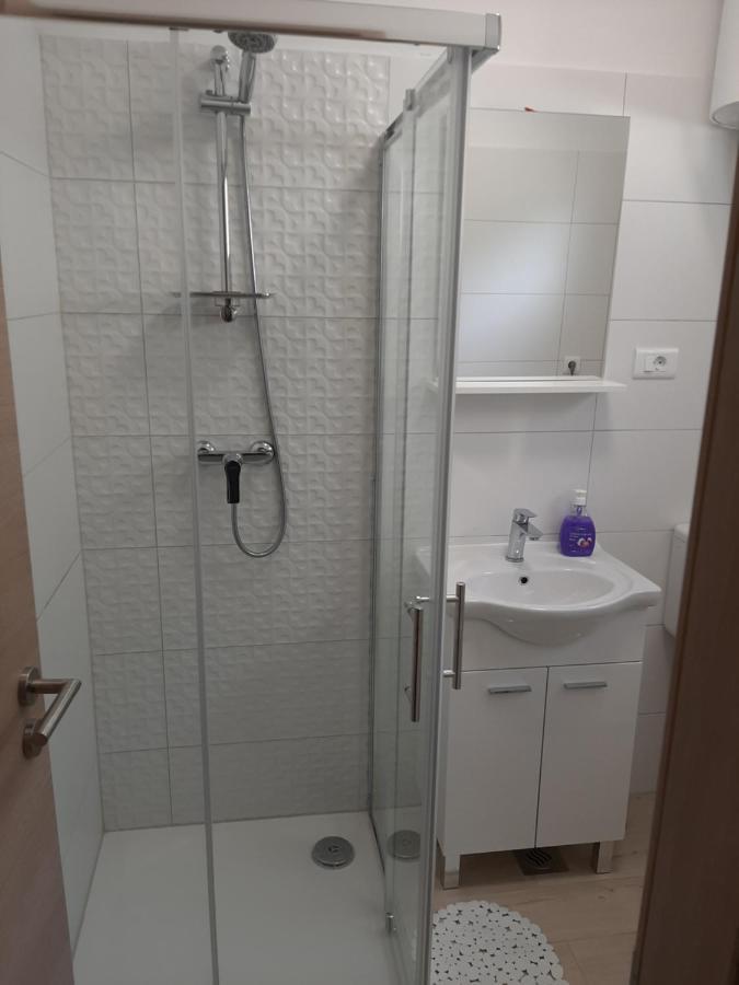 Apartman Maslina Pisak Exterior foto